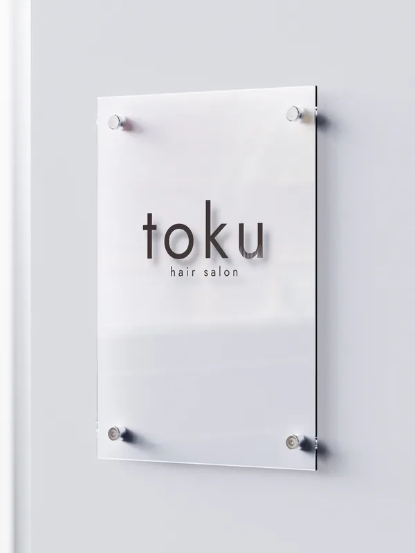 tokuのロゴの使用イメージ